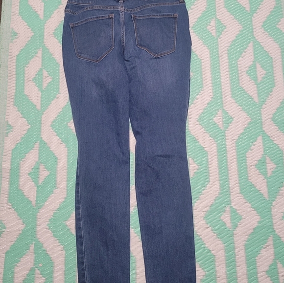 Old navy womans size 6 jean - Picture 3 of 4